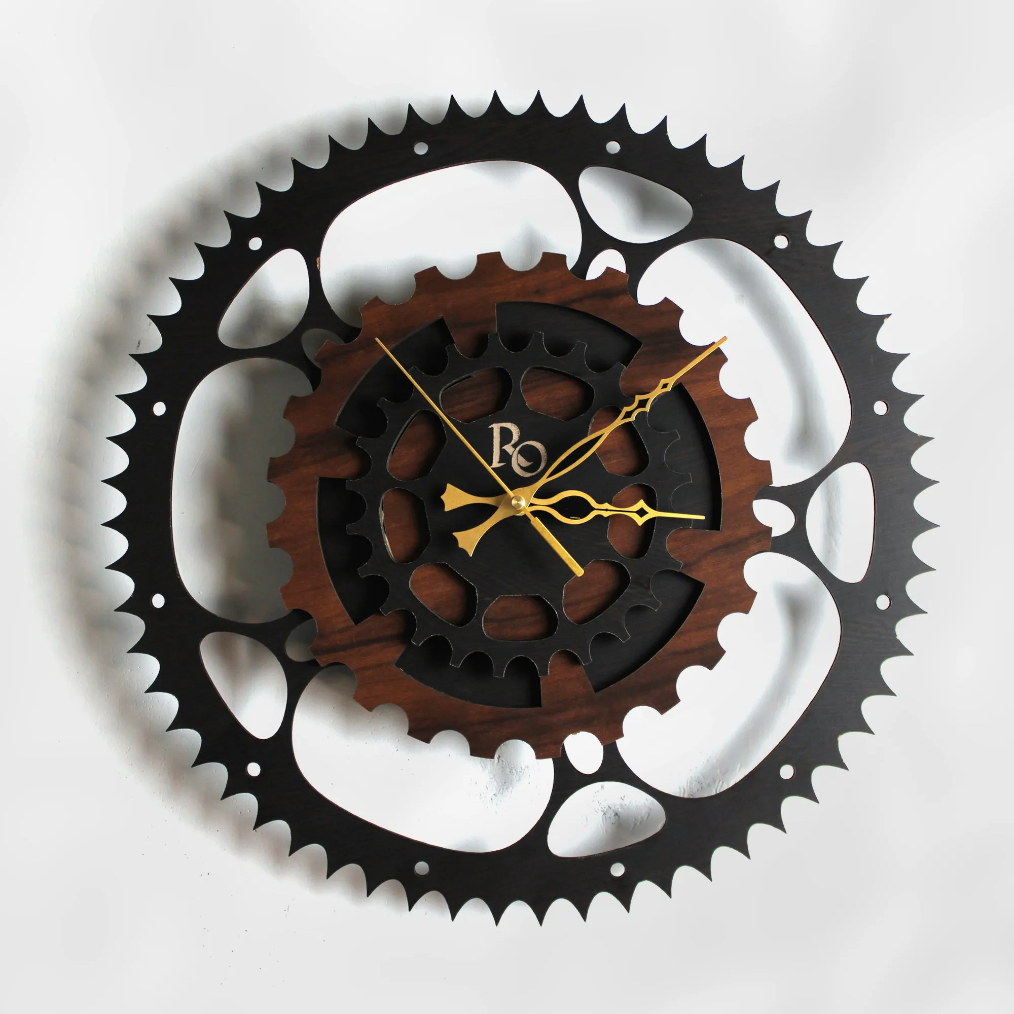 Gears of Time: Chic Wall Clock for the Modern Home