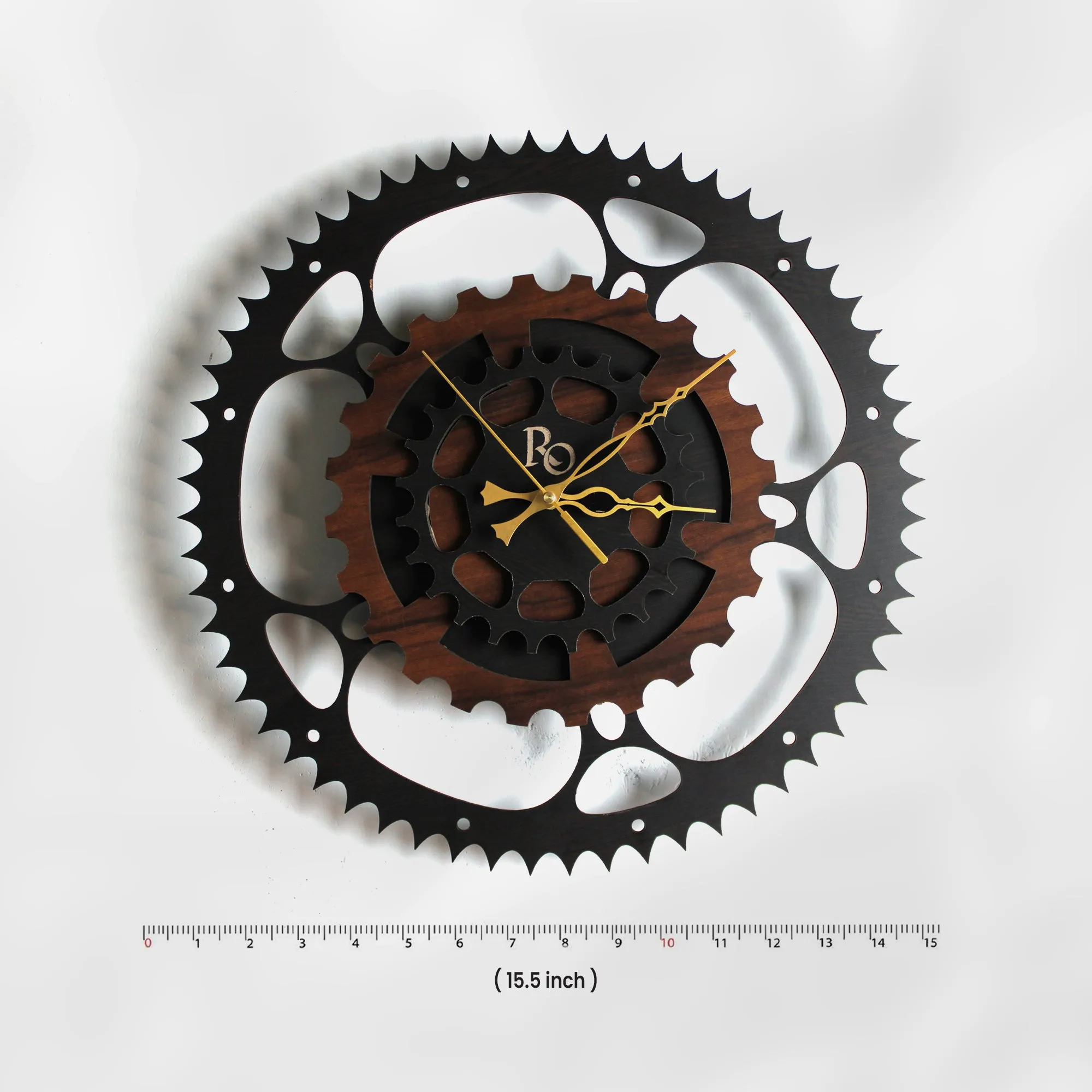 Gears of Time: Chic Wall Clock for the Modern Home