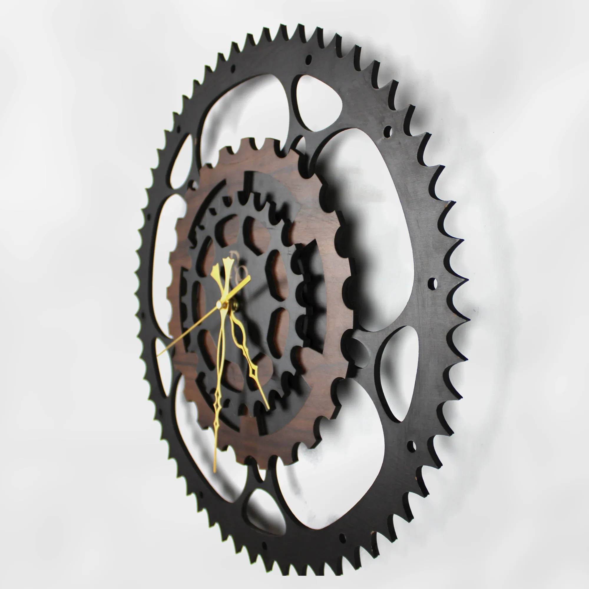 Gears of Time: Chic Wall Clock for the Modern Home